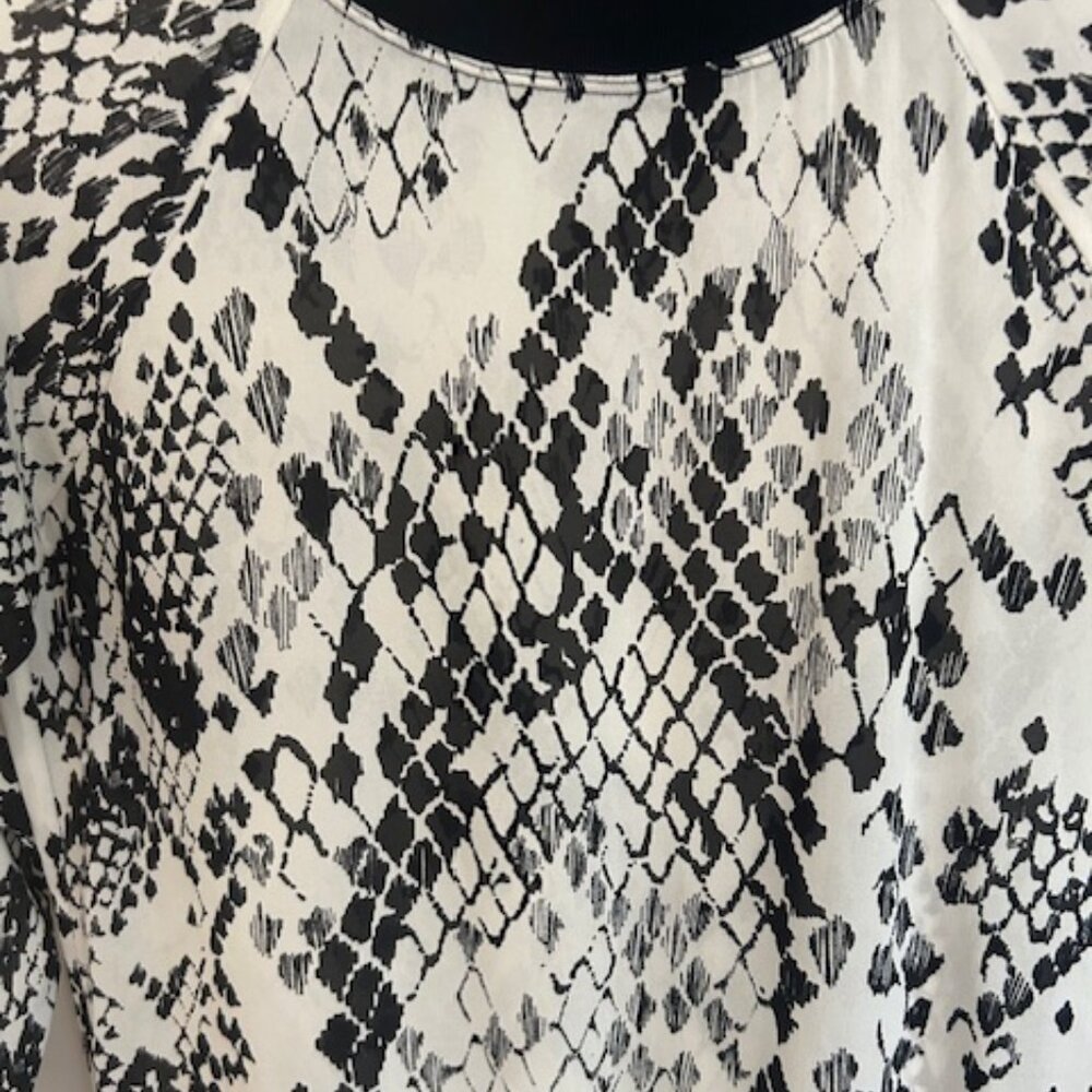 Trina Turk Pretty Python Georgette Hazel Silk Blouse -Size Small - Picture 4 of 7